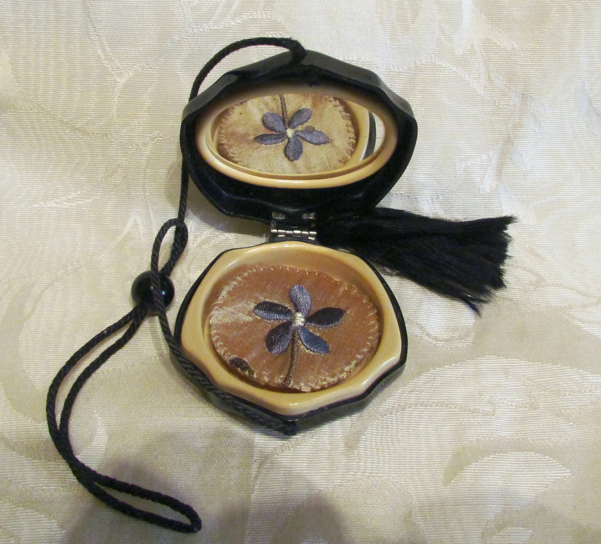 1920s Celluloid Compact Purse Art Deco Wristlet Purse Rare Flapper Rhinestone Compact In Excellent Condition
